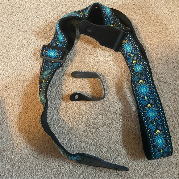 2 Guitar Straps - Picture 4 of 6